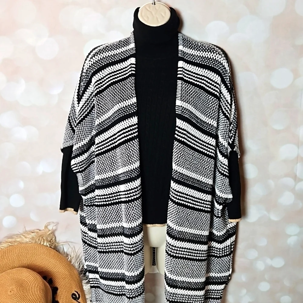 Eight Eight | Black and White Cotton Oversized Shrug Poncho - Picture 2 of 9